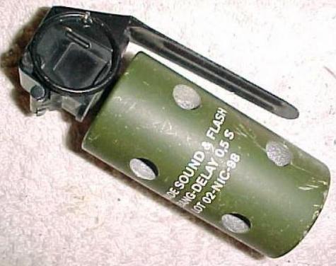 2 Bang Flash Stun Grenade Rare & MINT Inert - Click Image to Close